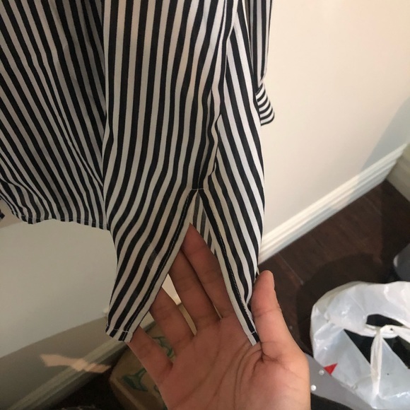 ⭐️⭐️⭐️Button up stripped top - Picture 3 of 5